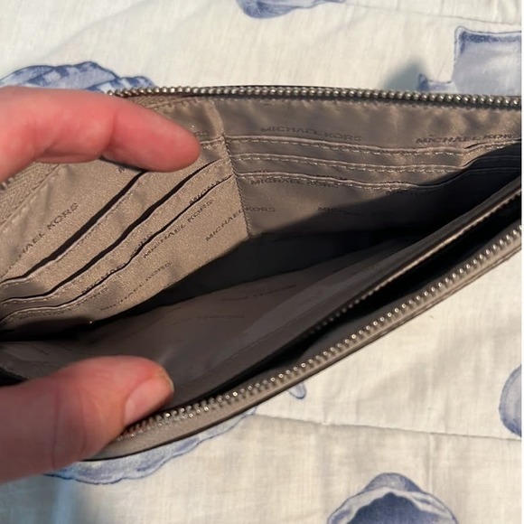 MICHAEL Michael Kors Leather Gusset Wristlet Wallet Pearl Gray - 32F7SFDU8U - Picture 5 of 9